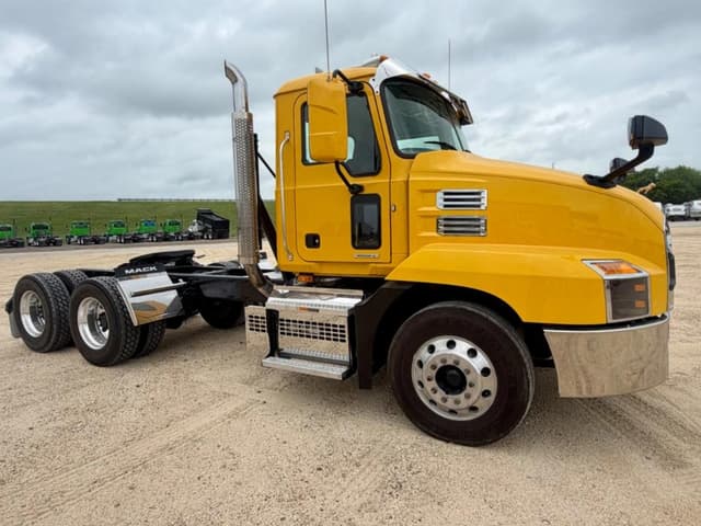 Image of Mack AN64T equipment image 2