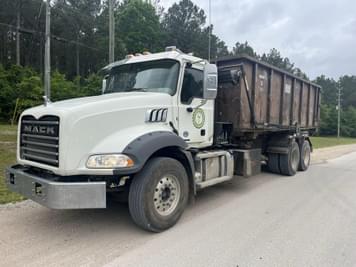 Main image Mack GR64B