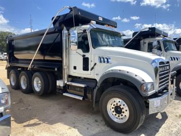 Main image Mack GR64F