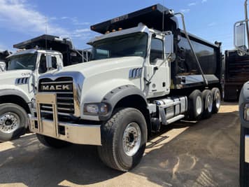Main image Mack GR64F