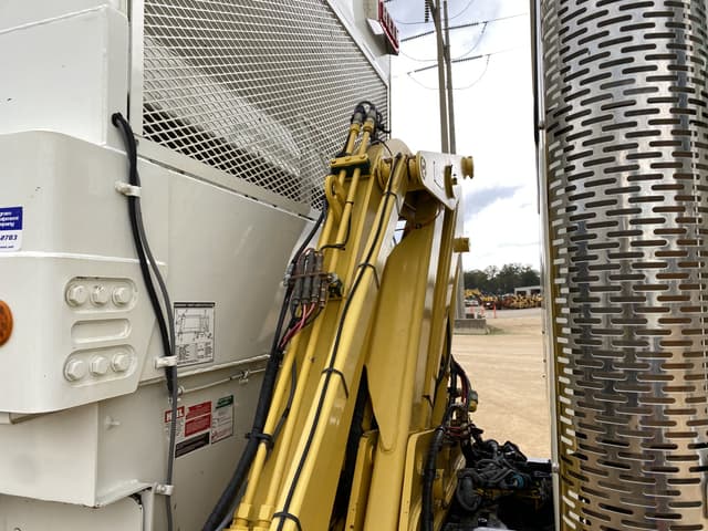 Image of Mack GR64F equipment image 4