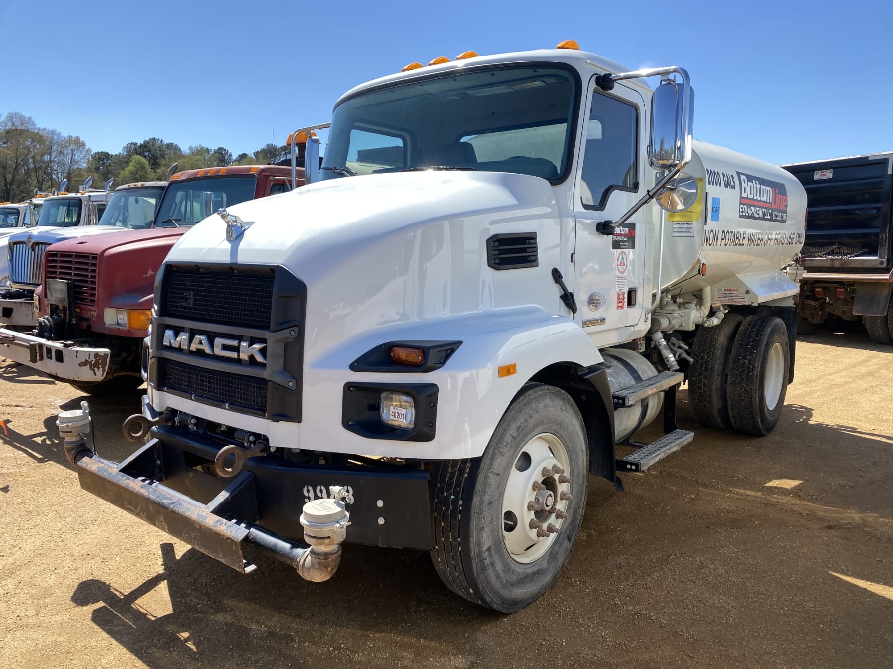 2022 Mack MD642 Equipment Image0