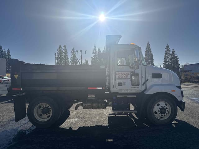 Image of Mack MD7 equipment image 2