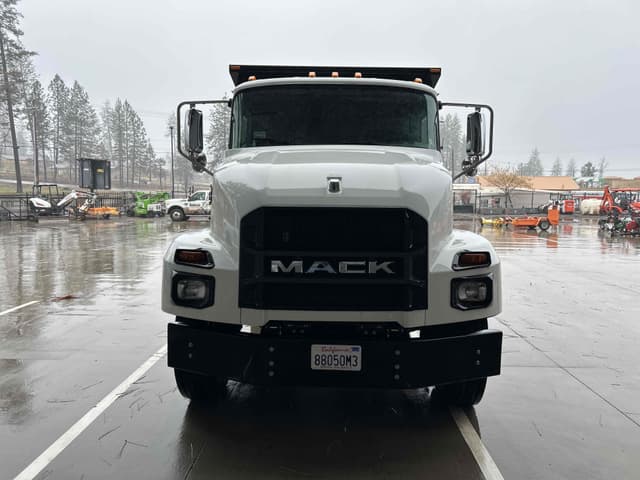 Image of Mack MD7 equipment image 3