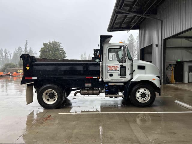 Image of Mack MD7 equipment image 2