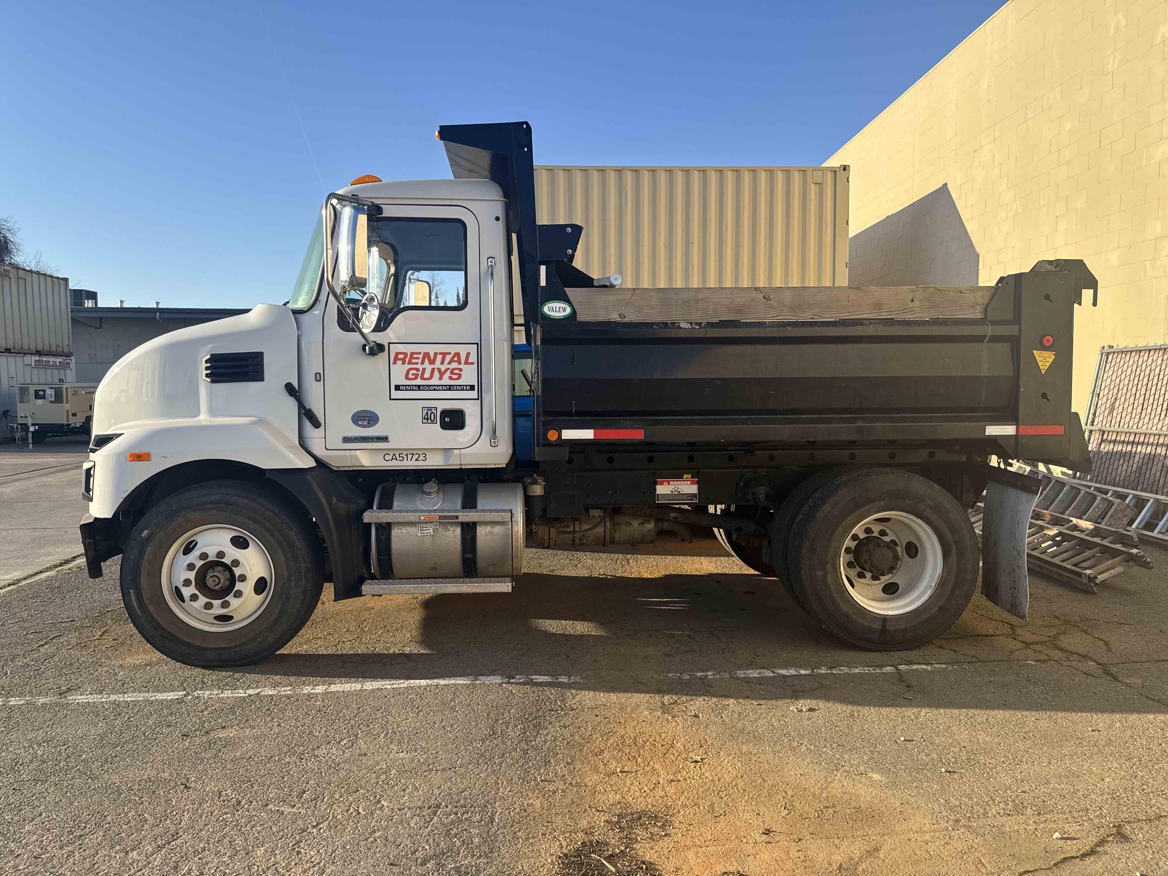 2022 Mack MD7 Equipment Image0