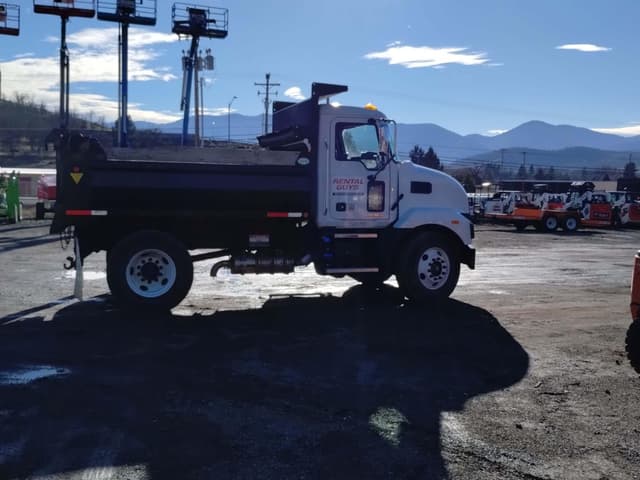 Image of Mack MD7 equipment image 2