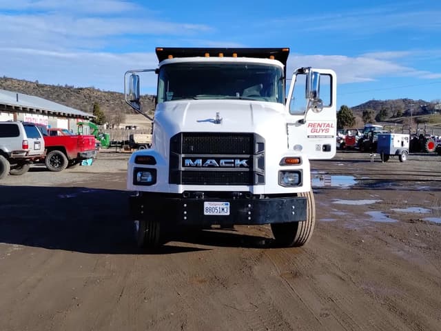 Image of Mack MD7 equipment image 1