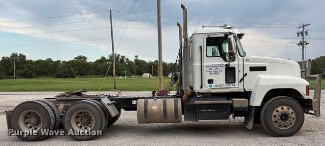 Image of Mack Pinnacle equipment image 3