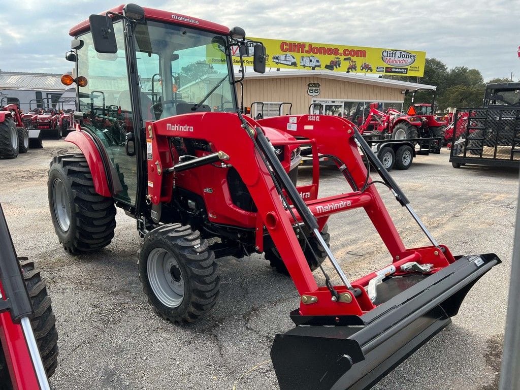 2022 Mahindra 1635 Equipment Image0