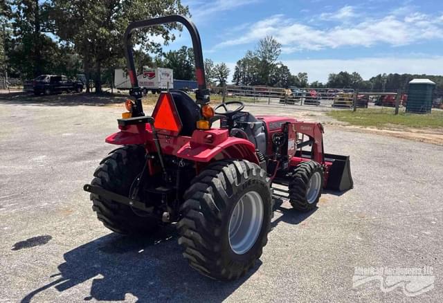 Image of Mahindra 1626 HST equipment image 4