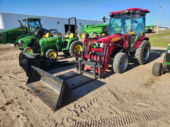 Image of Mahindra 2638 equipment image 3
