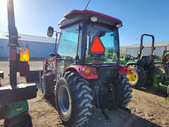 Image of Mahindra 2638 equipment image 2
