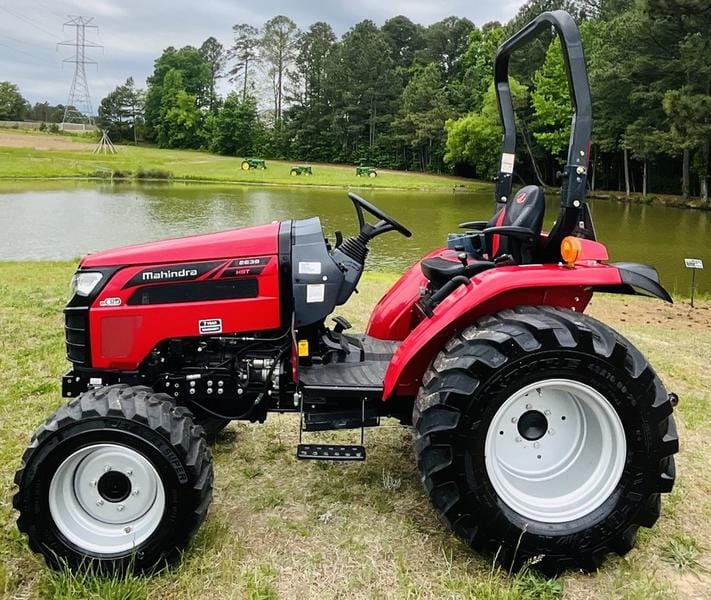 2022 Mahindra 2638HST Equipment Image0
