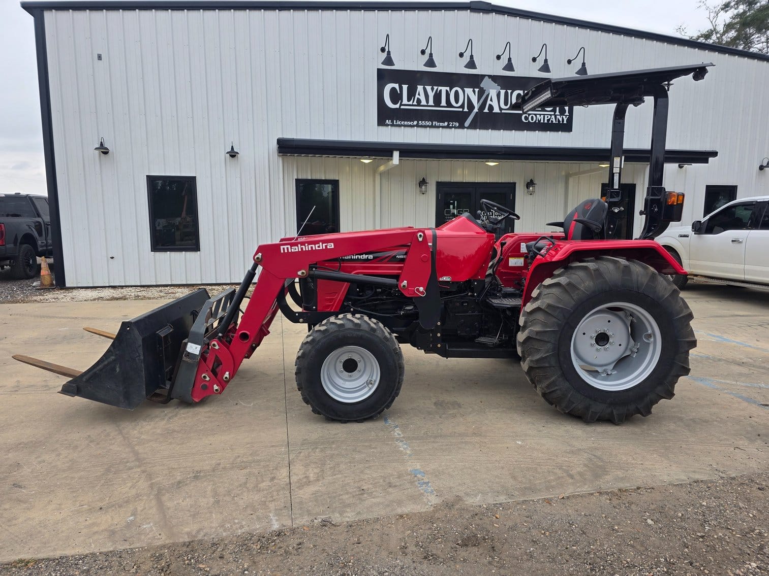 2022 Mahindra 4550 Equipment Image0