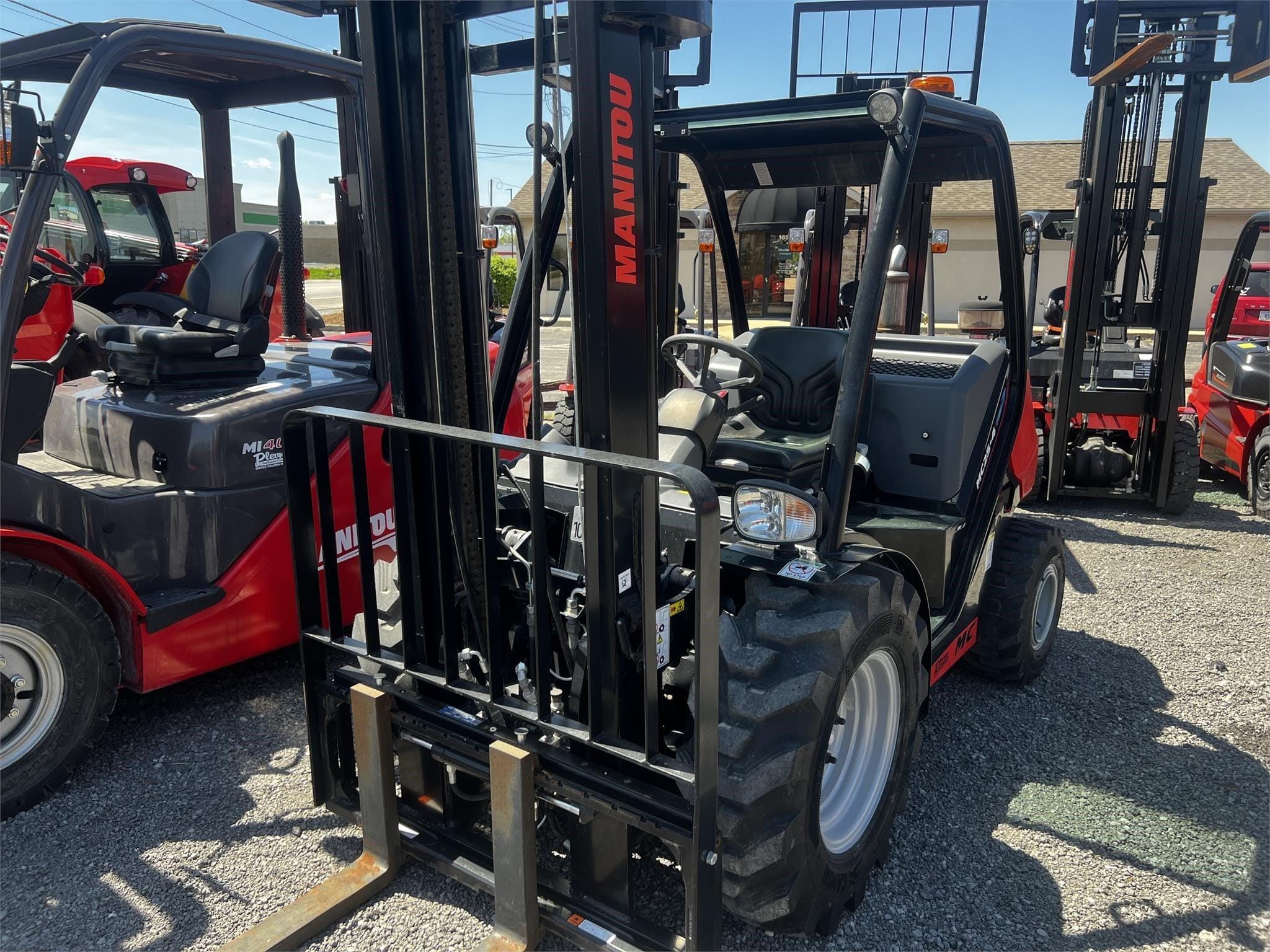2022 Manitou MC25-4 Equipment Image0