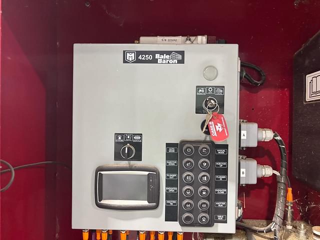 Image of Bale Baron 4250P equipment image 2