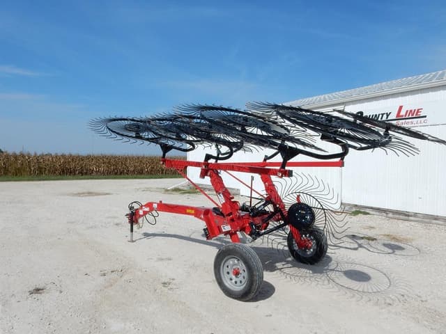 Image of Massey Ferguson 1510S equipment image 2