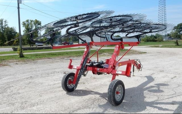 Image of Massey Ferguson 1510S equipment image 4