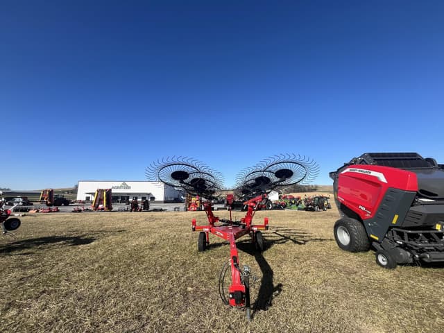 Image of Massey Ferguson 1510S equipment image 2