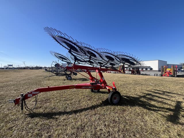 Image of Massey Ferguson 1510S equipment image 3