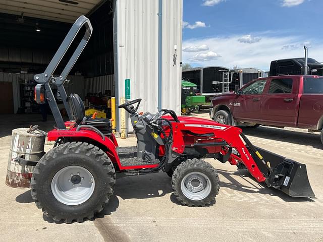 Image of Massey Ferguson 1526 equipment image 1