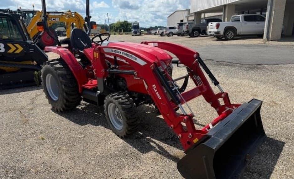 Image of Massey Ferguson 1825E Primary image