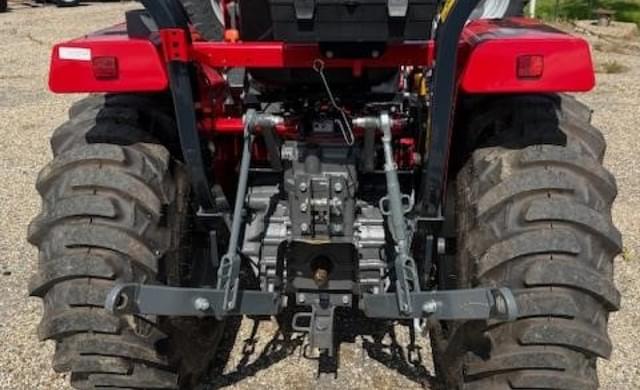 Image of Massey Ferguson 1825E equipment image 3