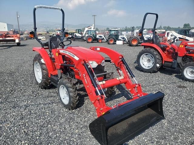 Image of Massey Ferguson 1825E equipment image 3