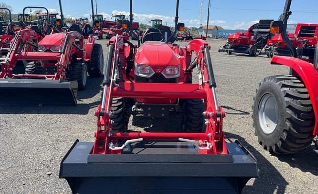 Image of Massey Ferguson 1825E equipment image 1