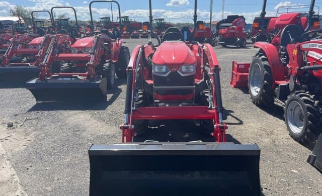 Image of Massey Ferguson 1825E equipment image 1