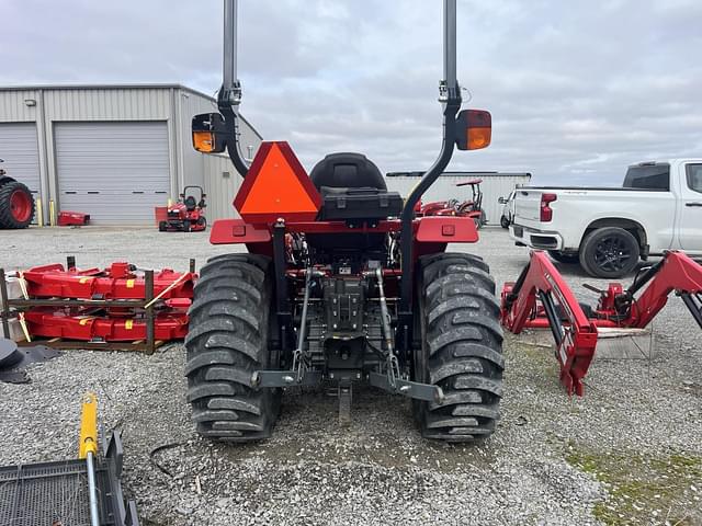 Image of Massey Ferguson 1825E equipment image 4