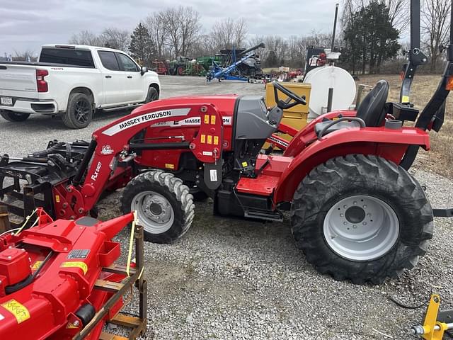 Image of Massey Ferguson 1825E equipment image 1