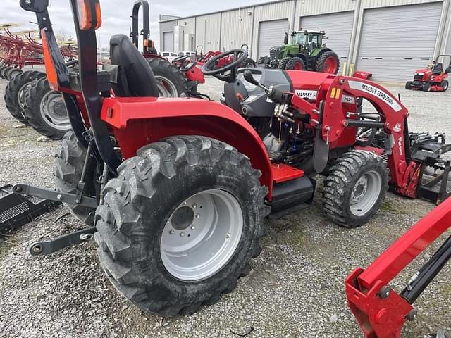 Image of Massey Ferguson 1825E equipment image 3
