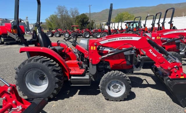 Image of Massey Ferguson 1825E equipment image 3