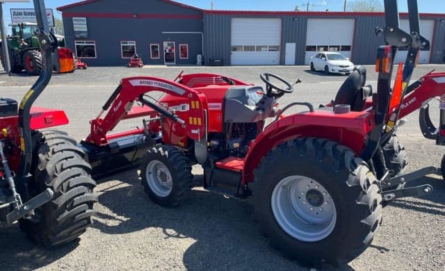 Image of Massey Ferguson 1825E equipment image 2