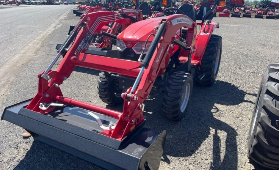 Image of Massey Ferguson 1825E Primary image