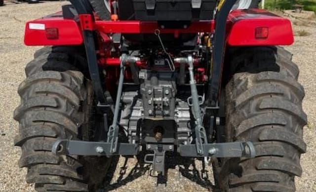 Image of Massey Ferguson 1825E equipment image 3