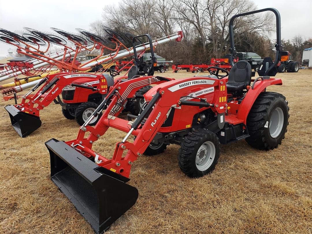 Image of Massey Ferguson 1825E Image 0