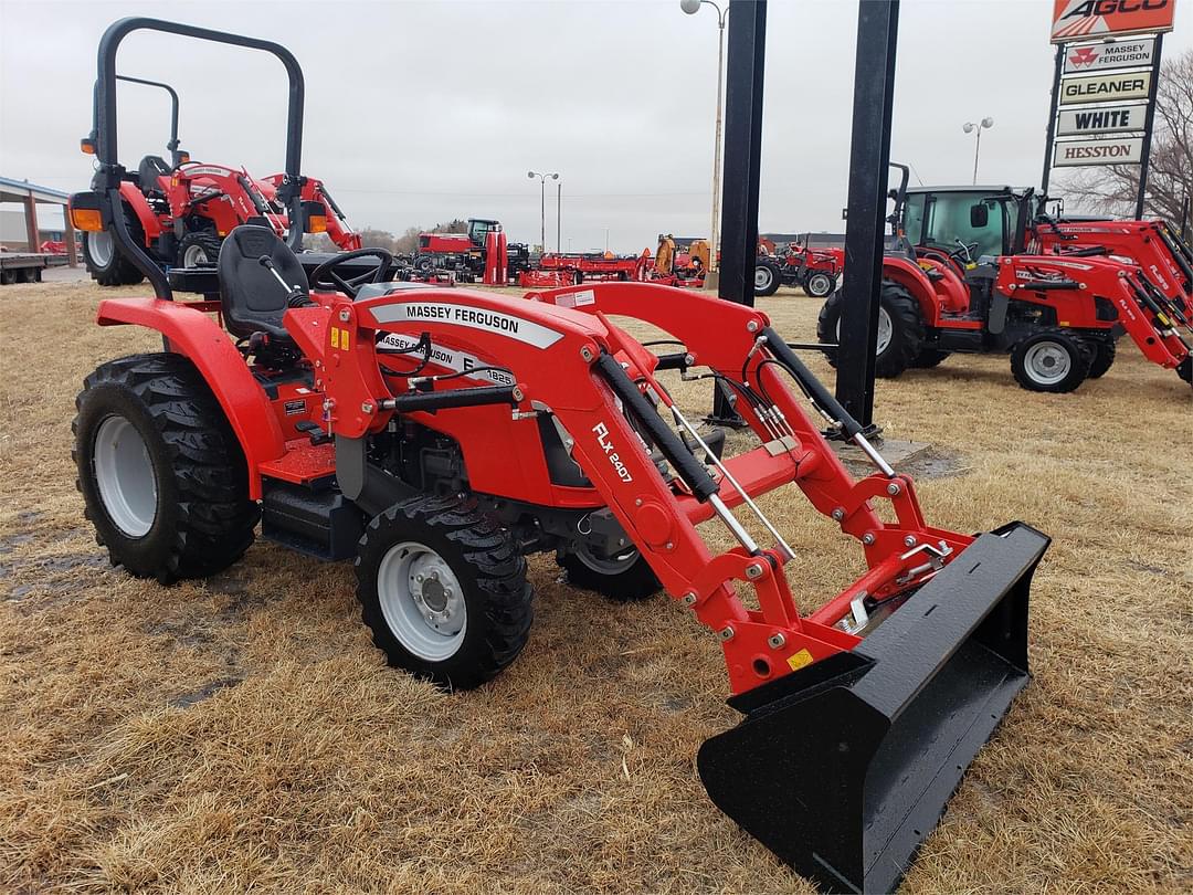 Image of Massey Ferguson 1825E Image 1