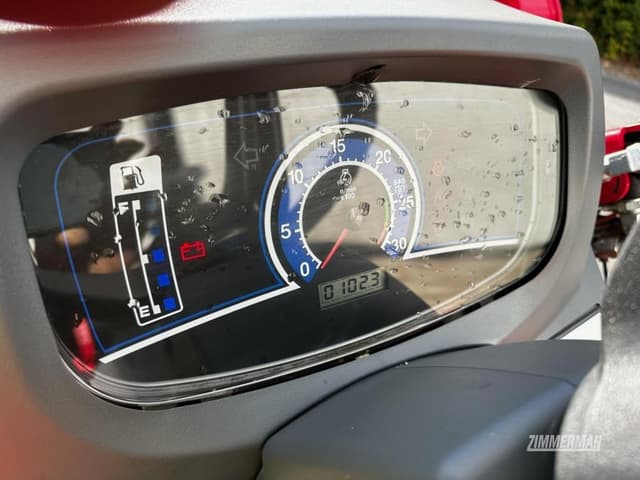 Image of Massey Ferguson 1825E equipment image 4