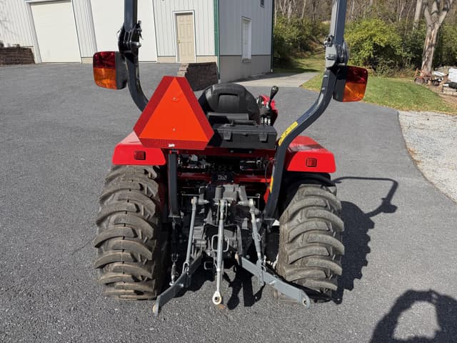 Image of Massey Ferguson 1825E equipment image 1