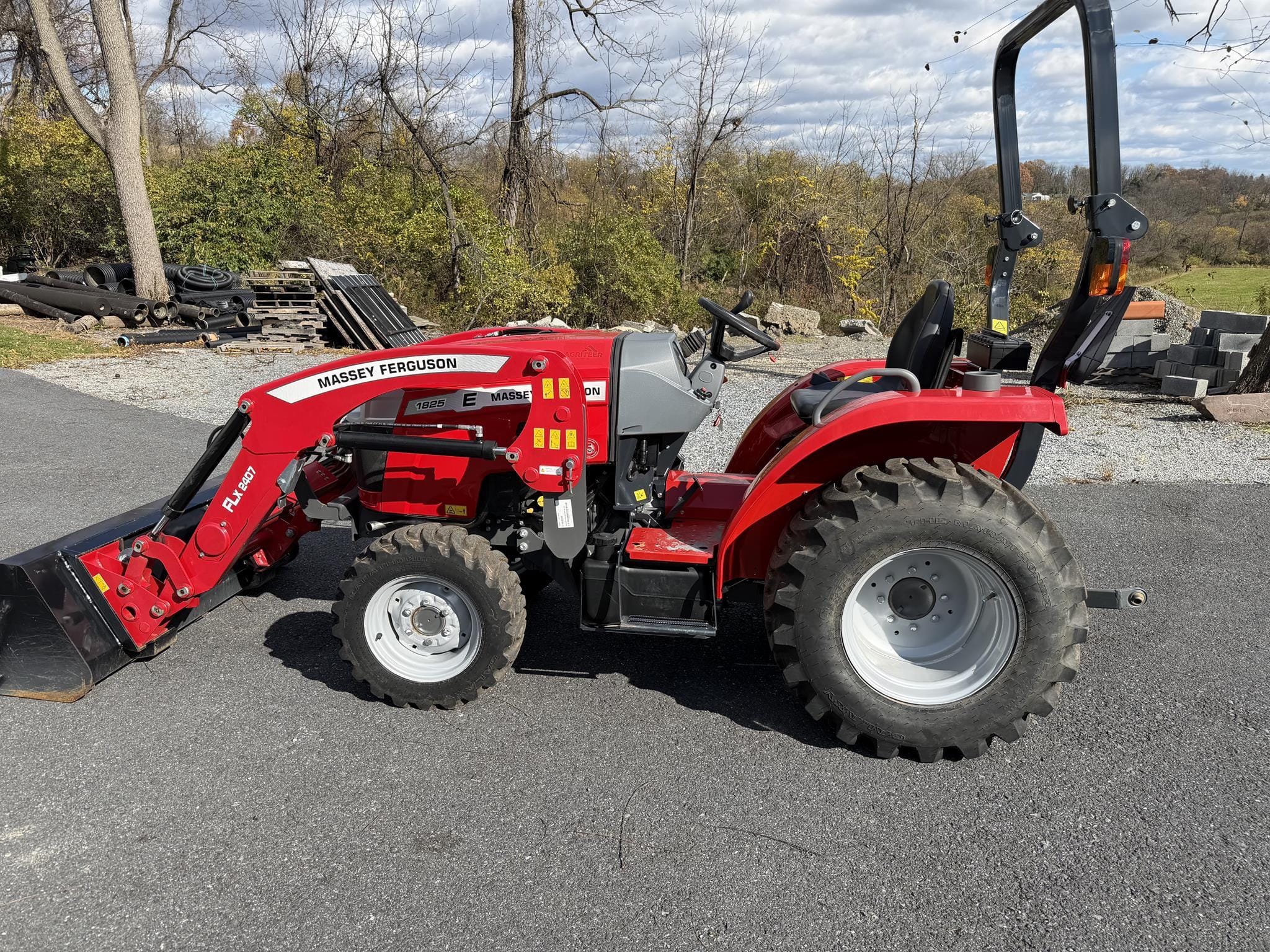 2022 Massey Ferguson 1825E Equipment Image0