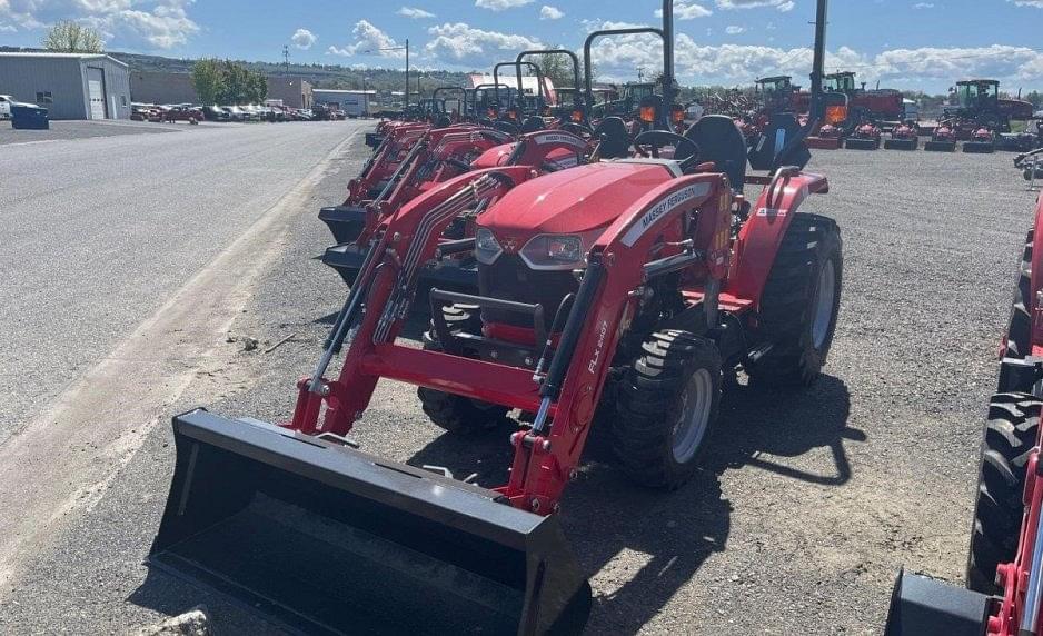 Image of Massey Ferguson 1825E Primary image