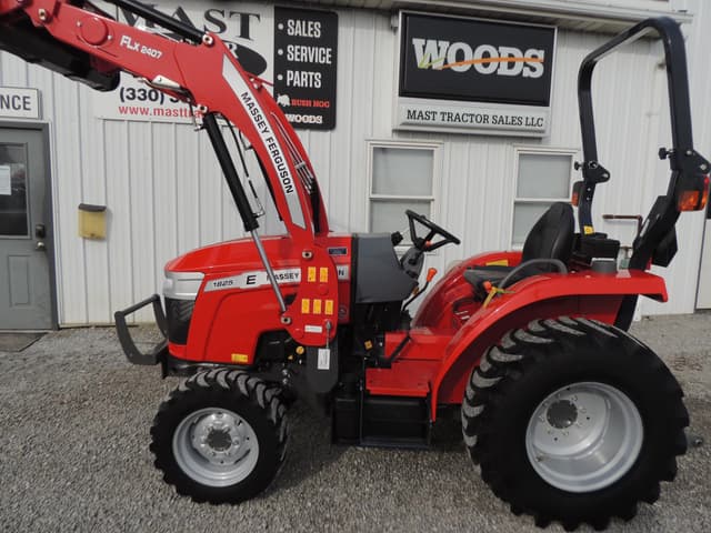 Image of Massey Ferguson 1825E equipment image 2