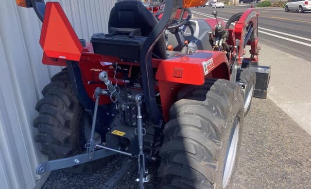 Image of Massey Ferguson 1835E equipment image 3