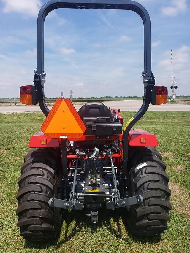 Image of Massey Ferguson 1835E equipment image 3