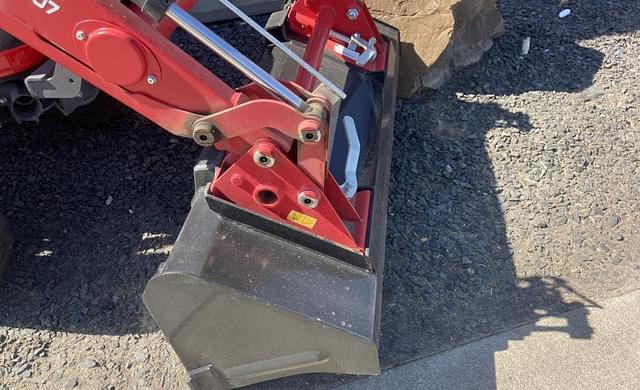 Image of Massey Ferguson 1835E equipment image 2