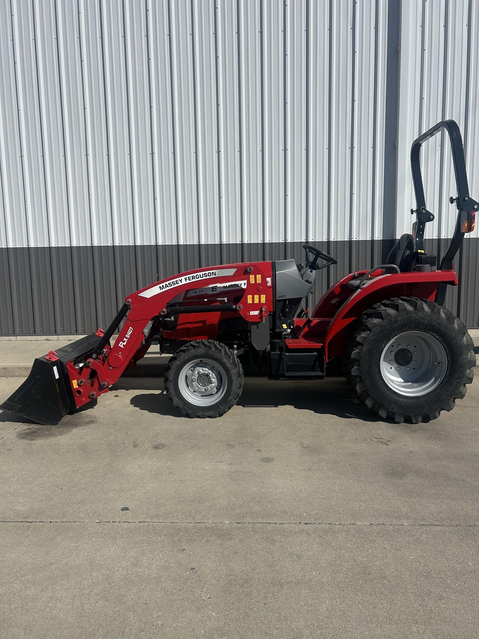 2022 Massey Ferguson 1835E Equipment Image0