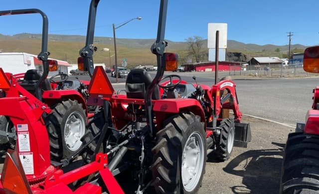 Image of Massey Ferguson 1835E equipment image 2